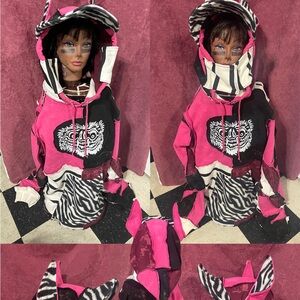 Hoodie with bill and ears